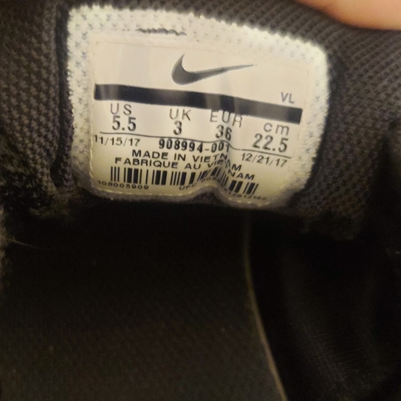 Nike Downshifter 8 Running Shoes Sneakers Black size 5.5 - Picture 9 of 9